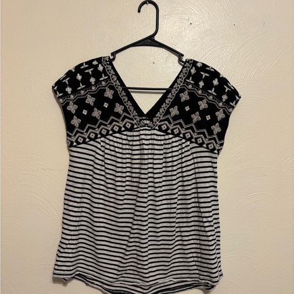 Lucky Brand Tops - Lucky Brand Black and White Cap Sleeve Graphic Blouse